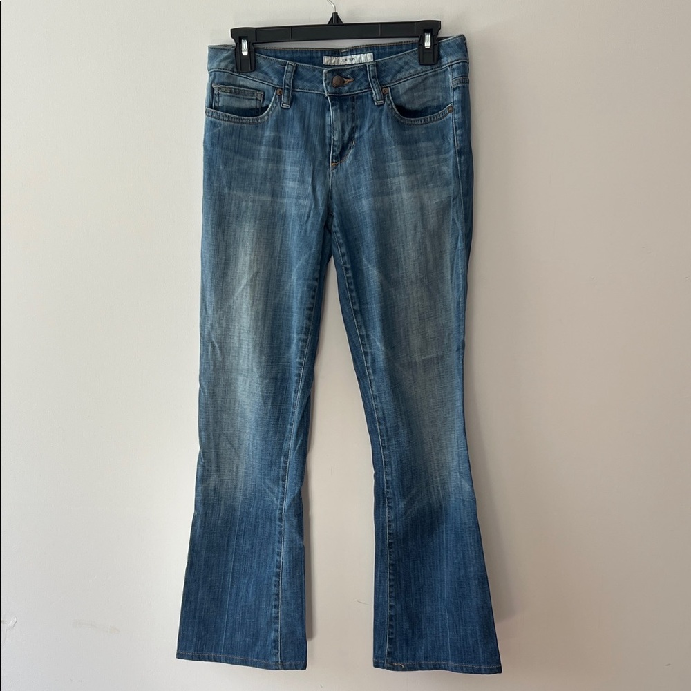 Women's Joe’s Blue Jeans, low rise, boot cut, honey style. 28x30”